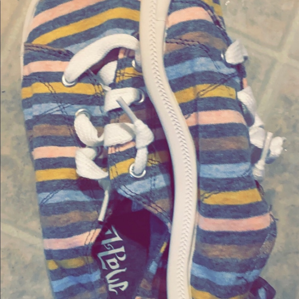 Mad Love Girls Sneakers!